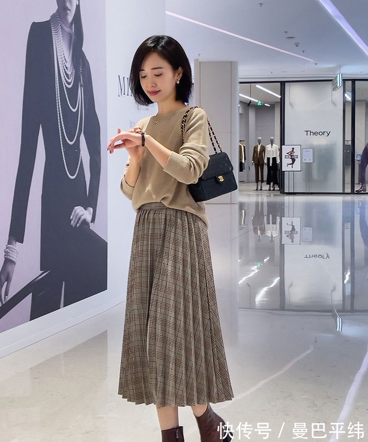 针织开衫 “毛衣”不要老搭配牛仔裤,太土了!试试这样穿,时髦保暖有气质