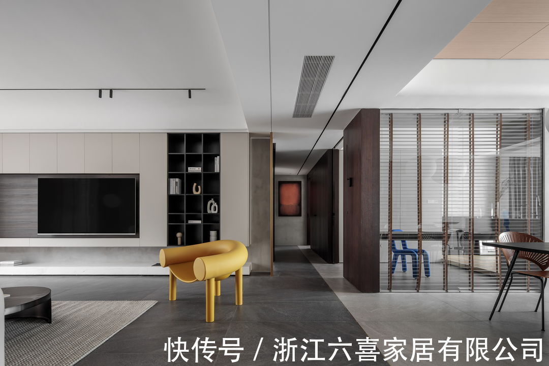 玻璃墙|175㎡三室一厅，用深色调打造开放及多洄游动线空间，真的绝美