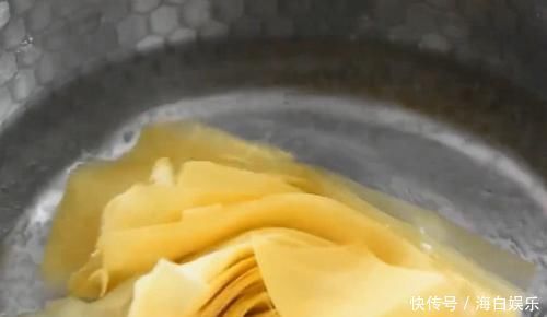 蘑菇做出肉的味道,Q弹爽滑,香辣可口,一口一口停不下来