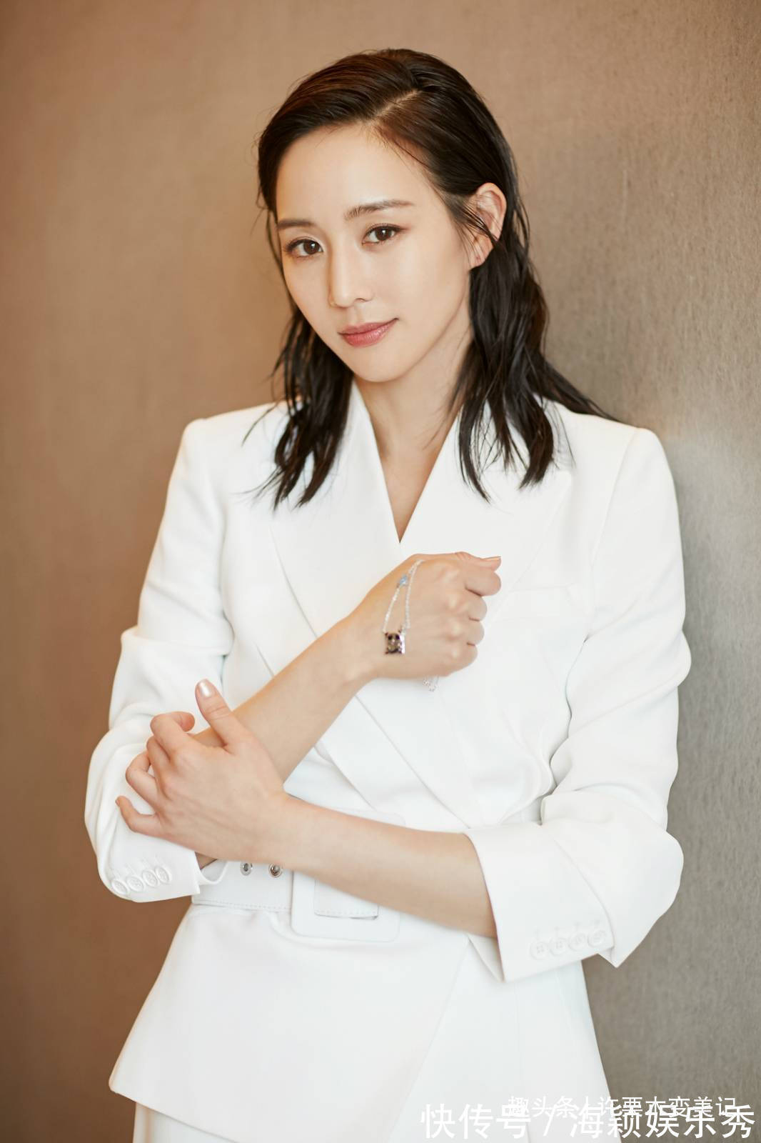 珍珠项链 女人过了45岁,建议少戴这4种“首饰”,显廉价不说还没气质