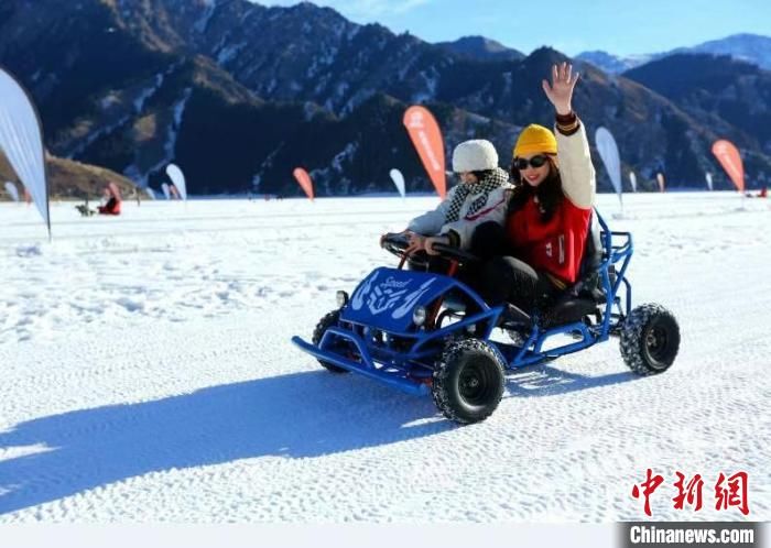 天池|新疆天山天池推冰雪活动 游客畅享精彩冰雪季