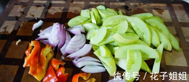 米饭|夏季吃腊肉，跟它是绝配，简单一炒特别抢手，米饭都要多吃一碗！