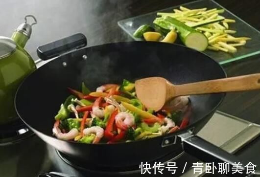 伤害|这5个容易伤害身体健康的炒菜坏习惯,看你中了几个?