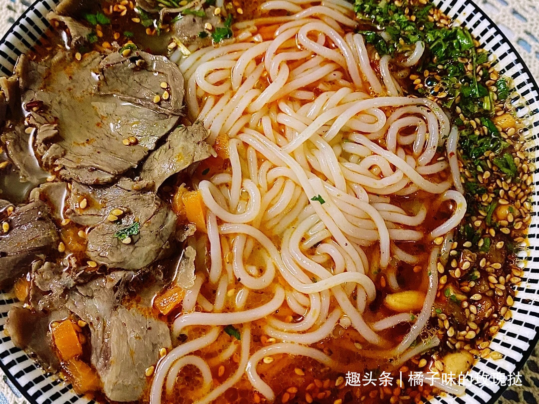 酸汤米线，菌菇浓汤面，鲜虾蟹籽云吞+紫菜鲜肉云吞面，鲜美入味