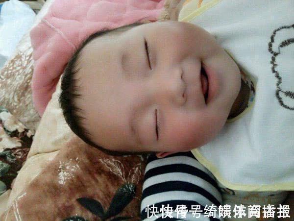 宝宝|大脑发育好的宝宝,睡觉时常有“反常举动”,只占一个就足够