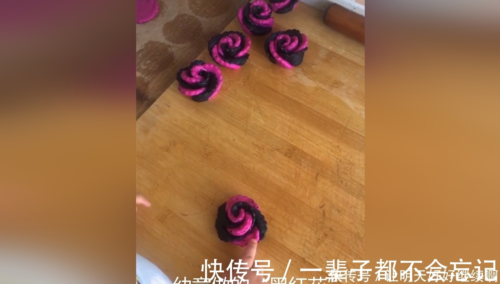 孩子|2岁男孩因蒸馒头“技术高”走红,尿不湿还没脱就学起了麻辣德子