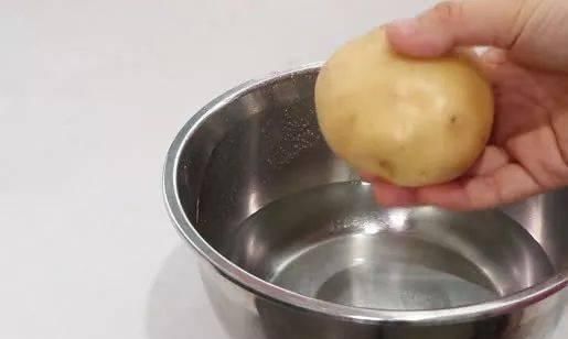 油烟机上放一个土豆,原来这么厉害效果太好了,快去学学