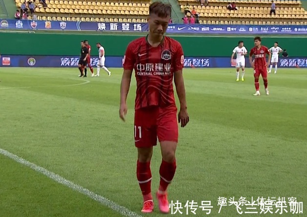 河南队|中超恶人重出江湖:蹬踏对手小腿,踢33分钟染红,一脸不服离场