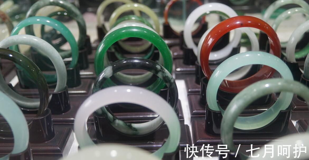 怀孕|孕期这种首饰最好不要戴,对宝宝的健康威胁很大,还是取下来吧