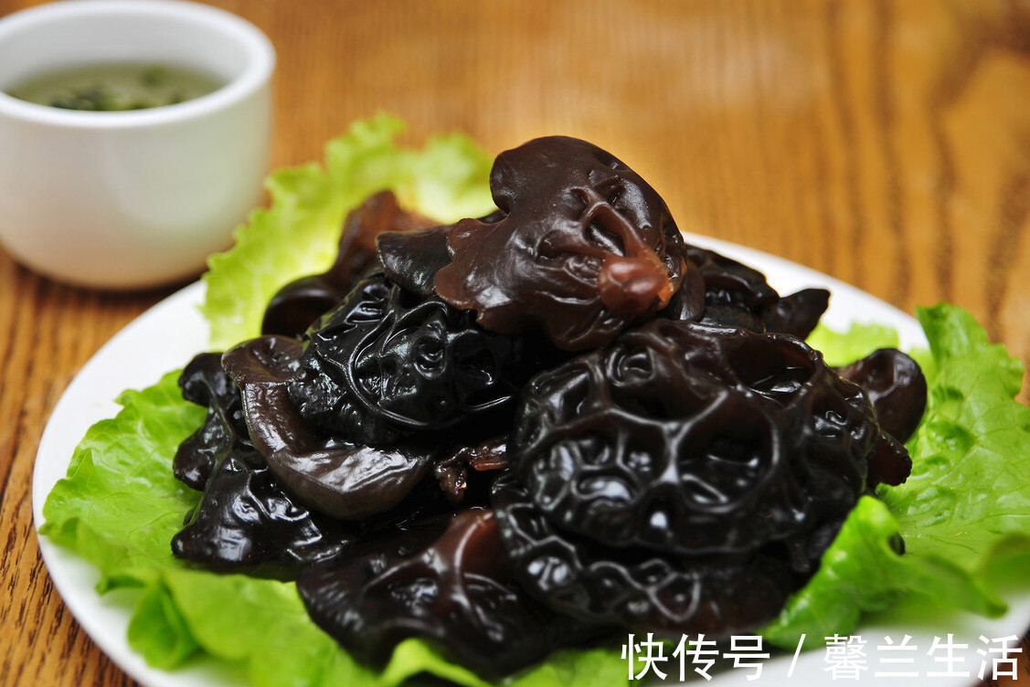 小苏打|泡发木耳，不要再用冷水了，大厨教你一招，泡发速度快，还很干净