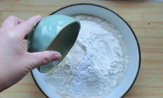 做包子时,切记不要只加酵母,上加这2样,包子白、软、香、甜