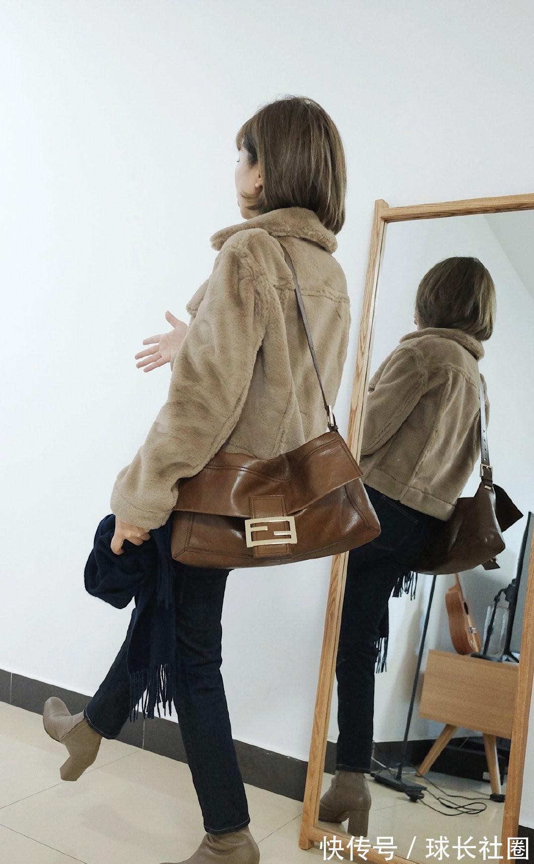 毛呢外套 冬季穿搭必备“小黑裤”,简单还时尚,轻轻松松穿出时尚感