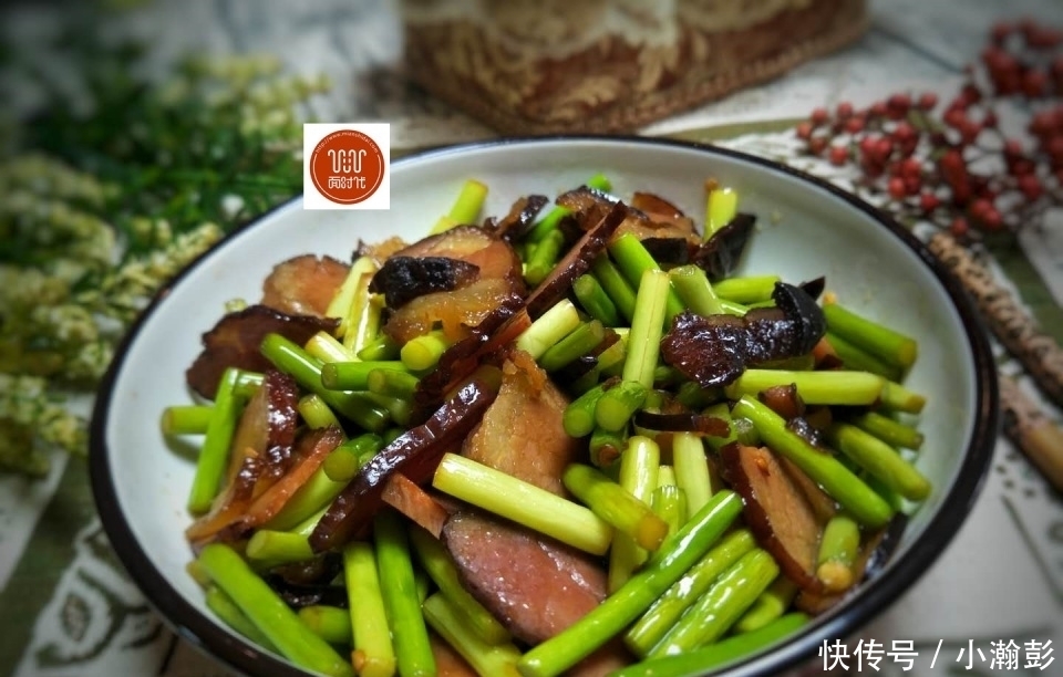 蒜薹|饭店最火的家常菜,10块钱不到,两三下就炒好,家人吃过都说好