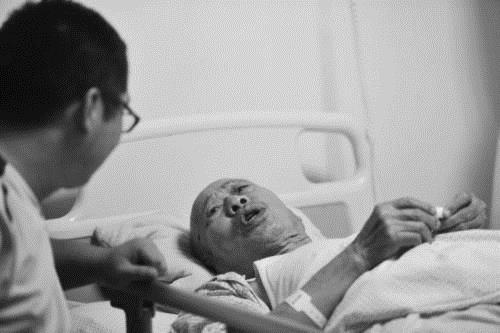 想知道自己有没有肠癌,摸摸身体这里或许可以判断,希望你及时发现