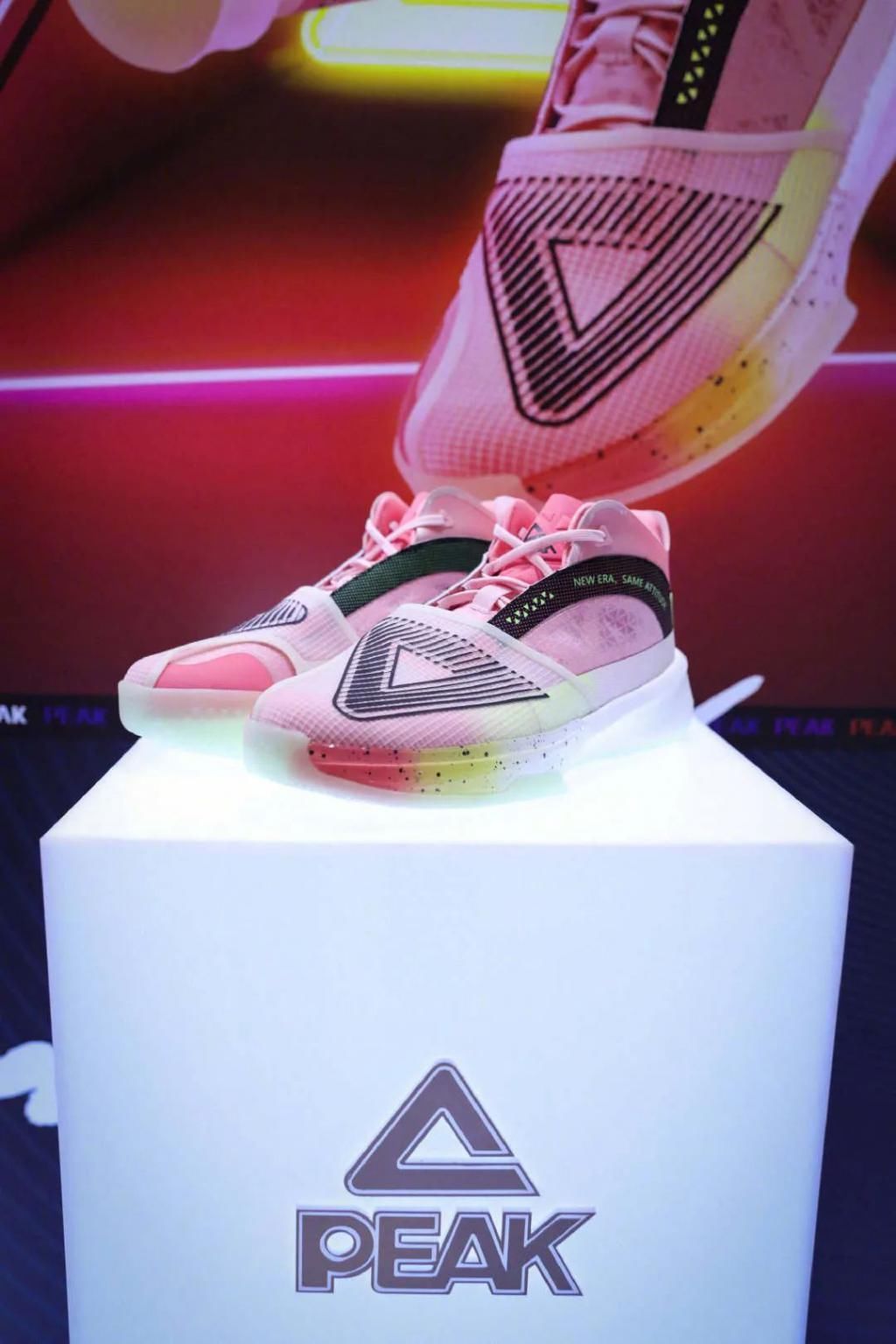 adizero 太骚了吧!这五双猛男色球鞋,你绝对喜欢…