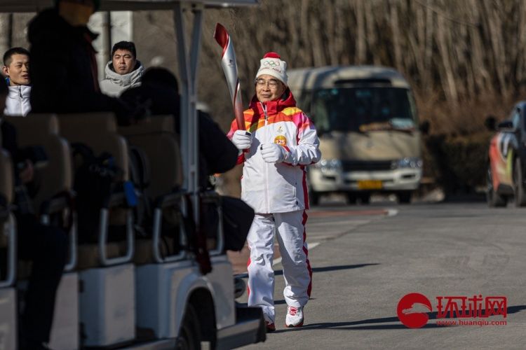 火炬|北京冬奥会火炬在奥林匹克森林公园传递，张伯礼、童朝晖完成火炬传递接力