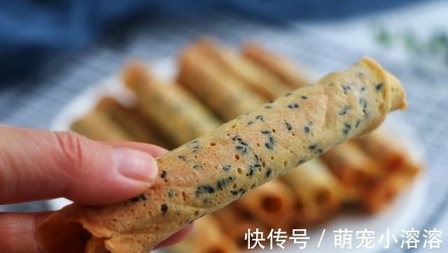 蛋卷不要买了,不要蛋卷机,只要平底锅就能做,又香又脆超美味