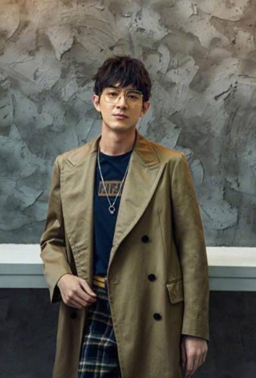 明星爱省钱,章子怡抢低价尿不湿,黄明昊宅家就能变富翁