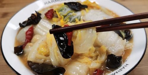 炒白菜时，焯水还是不焯水？蚝油白菜经典家常做法，天天吃都不腻