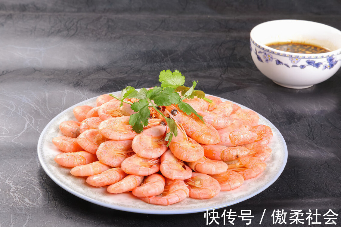 看家本领|鲜虾，我从不用水煮，渔民拿出看家本领，教你一招，鲜味不流失
