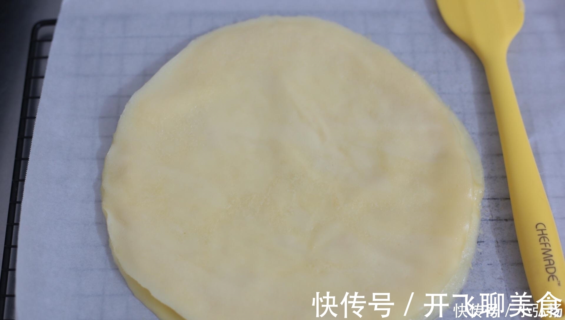 好吃|此蛋糕特简单，不抹面不裱花，一口平底锅就能做，好吃停不了口