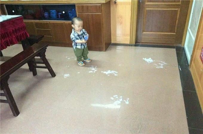 危险|女孩自制“牛蒡皇冠”,戴上时洋洋得意,摘下时哭着向奶奶求救