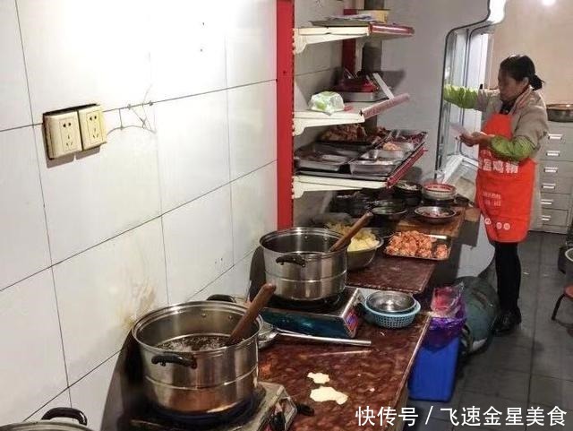 排队|成都20年老字号小店,一大盘菜50元,中途不让加菜,想吃得排队