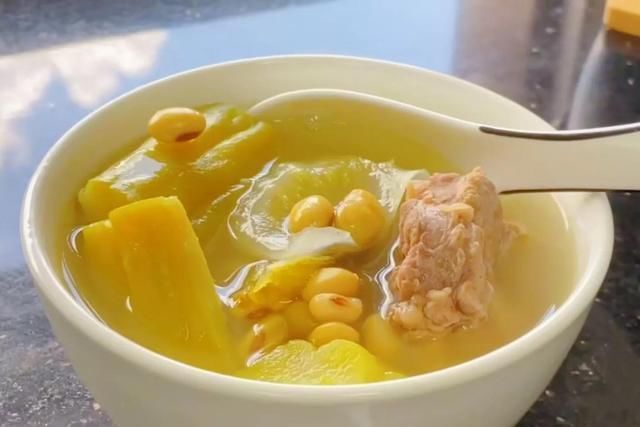 排骨|夏季，经常熬夜要多喝这汤，3样食材简单一煲，汤鲜味美，还下火