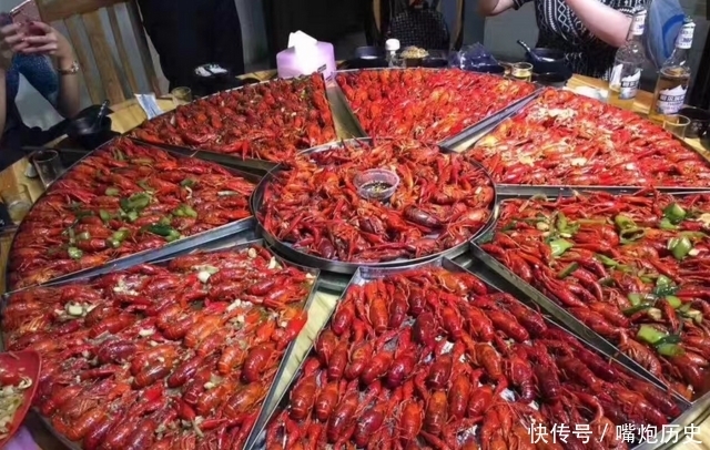 烹饪时间|跟土豪做朋友就是爽,这一桌龙虾吃了3888,总感觉还不过瘾