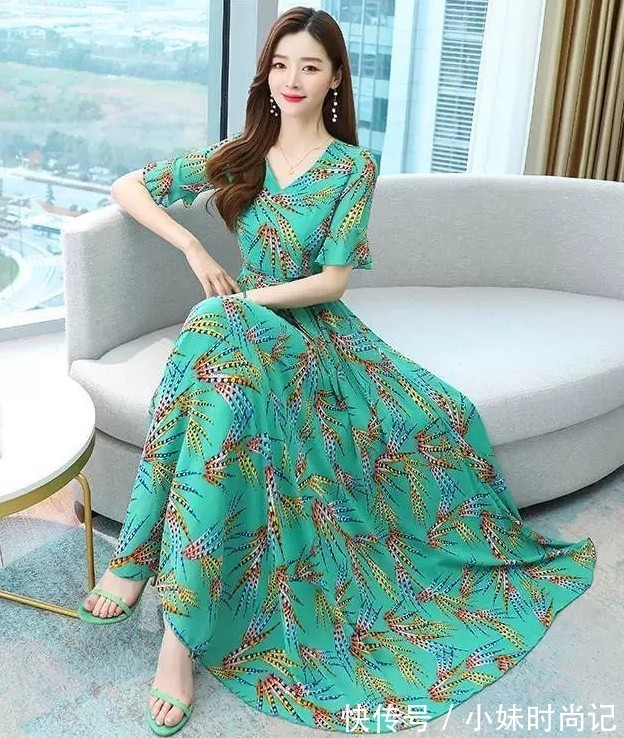 裙子|V领海边度假长裙子,高贵的典范