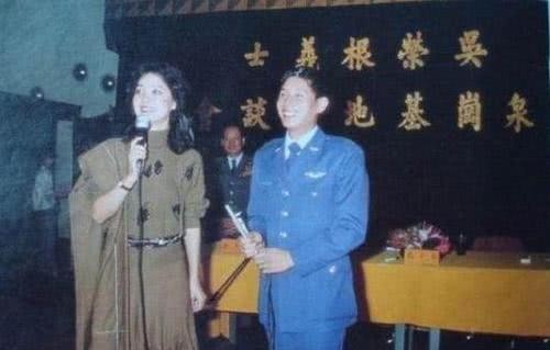 黄金|1982年他驾机叛逃,获5000两黄金,曾经荣华富贵,如今报应到了!