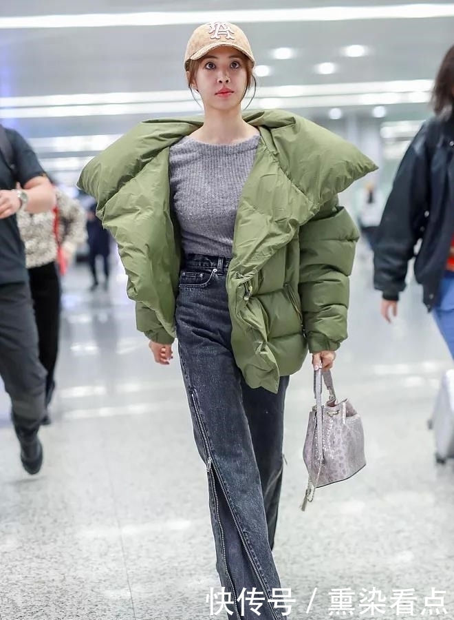 小仙女可以|别老穿大衣+阔腿裤,羽绒服搭阔腿裤更配,轻松提升气场