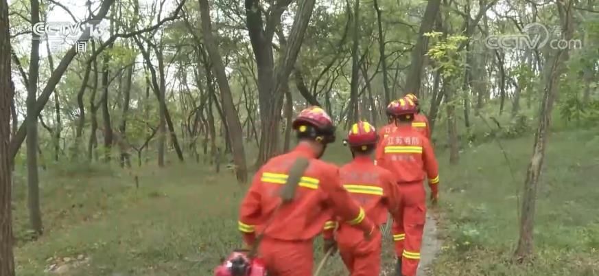 国庆|【国庆假期·坚守岗位】各地消防救援队伍加强防火安全巡逻 确保林区安全