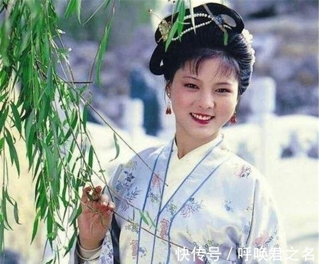 八人#红楼梦:袭人主动地向宝玉索要名分,不料却碰了一鼻子灰