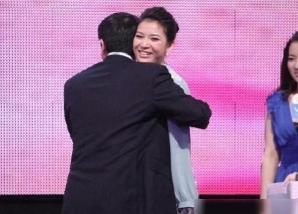 当初在《非诚》被富豪牵手回家的无臂女孩,下台后被甩,后来如何