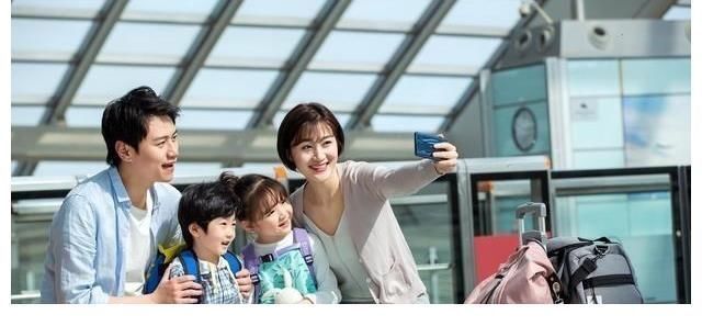 亮亮|幼儿园一男孩午休不睡觉,还“嗯哼”喊,老师掀开被子后无奈叹气