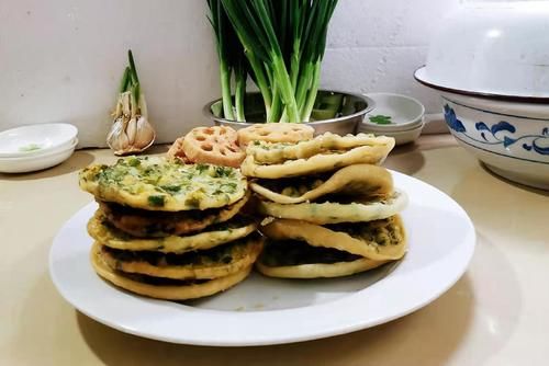 年夜饭小吃葱花饼,甘香酥脆,吃1个想2个,比大鱼大肉还受欢迎