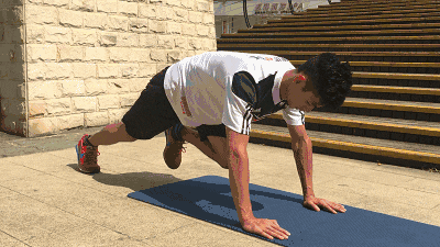 翘臀女|美国20岁美女因臀部挺翘撑爆牛仔裤,被誉为最美“翘臀女王”