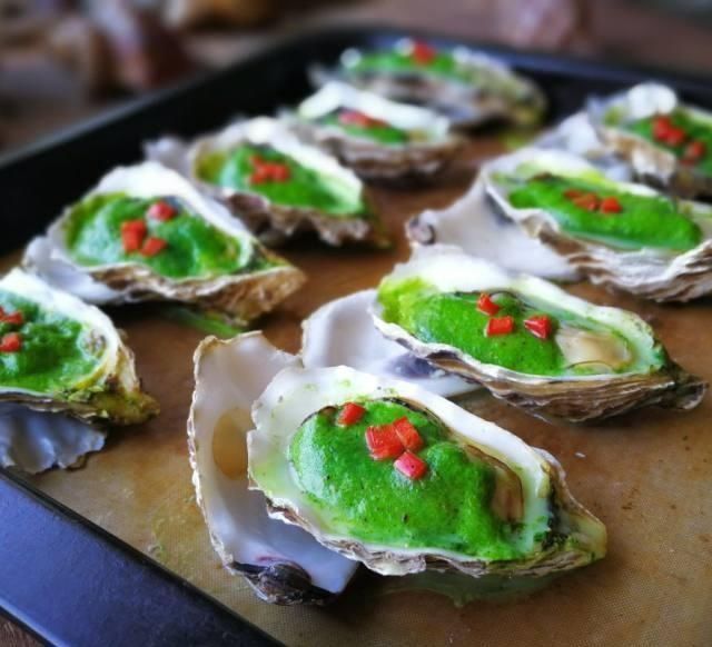 奶油|菠菜烤生蚝,个头肥美,海鲜味十足,好吃到爆