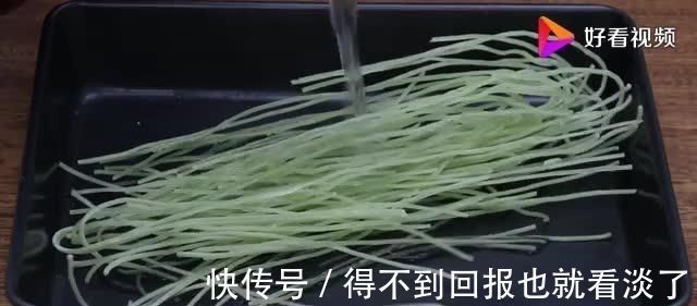 新吃法|玉米面独家新吃法,不用烫面,不烙饼,少油少盐,一顿1斤不够吃