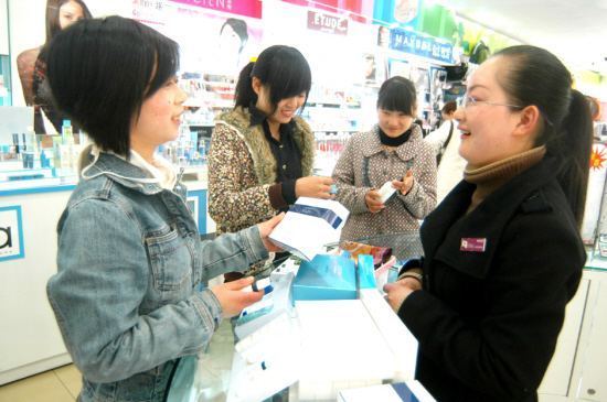 顾客 逛护肤品店时,这3种顾客最不受柜姐待见,一看就知道没见过世面