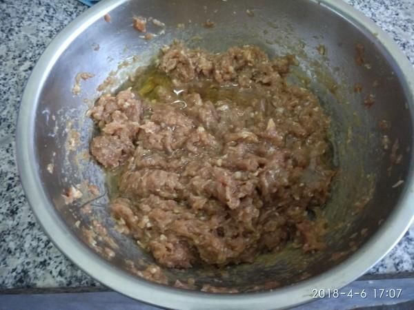 鲜嫩|煮饺子时，万万不可水开就下锅，多加这1步，饺子鲜嫩不破皮