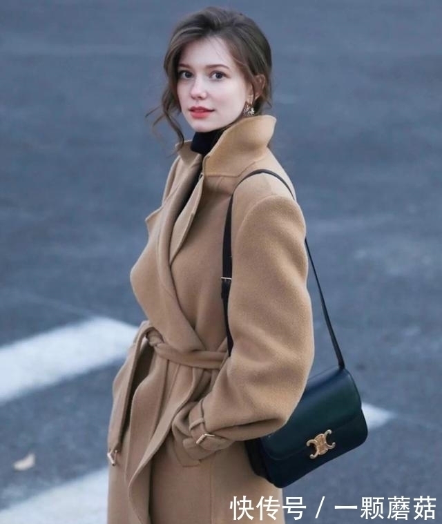 穿搭|驼色才是秋冬高级色,优雅质感还大气,俄罗斯博主秋装示范太美了