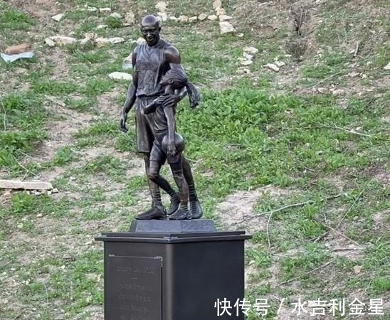 追忆|科比坠机地点立起了雕像,上面刻着“传奇永存”4个大字