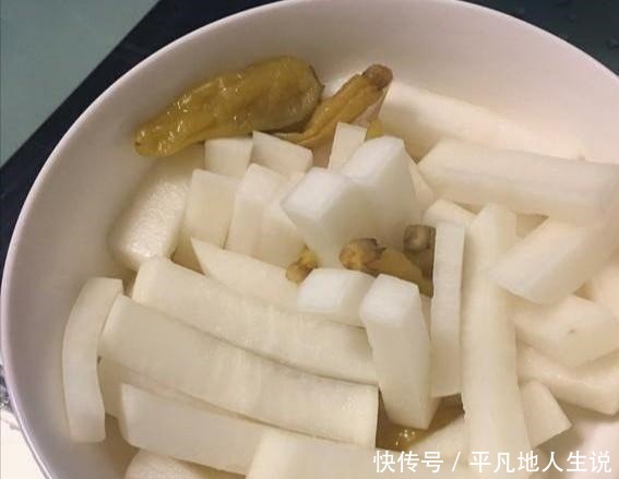 家庭自制萝卜秘方泡萝卜条,酸辣脆口又开胃,早餐吃几根特别舒服!