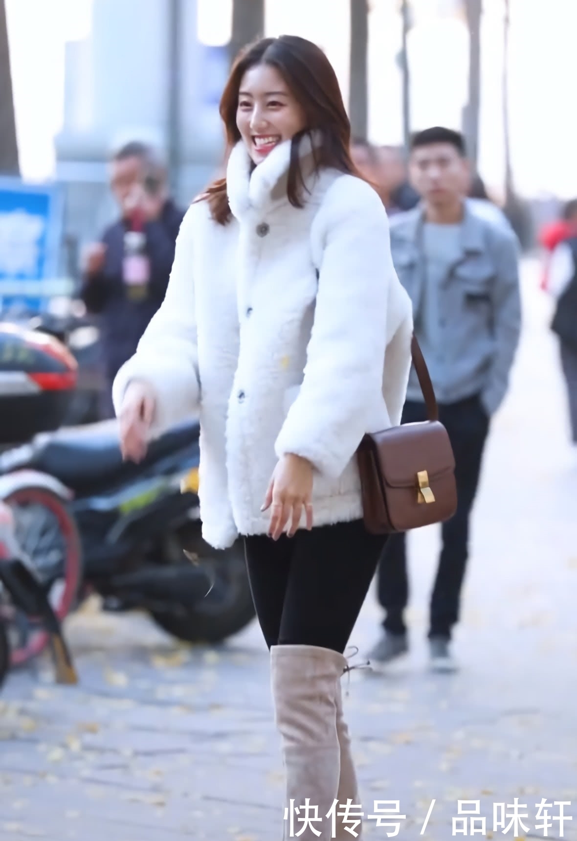 搭配|长筒靴千万别配裤子,美女170的身高,穿上腿都短了20公分!