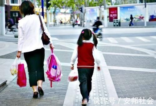 孩子|幼儿园老师不喜欢的3种“接娃方式”,不会明说,但家长要知道