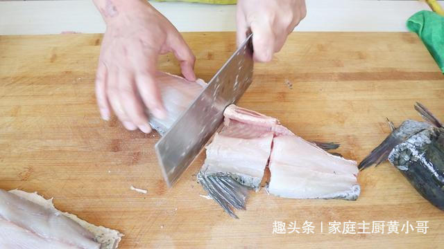 爱吃水煮鱼不会做,大厨详细教你做法步骤,20块钱本钱够全家人吃
