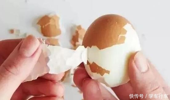 煮鸡蛋,只会清水煮是外行,加上2样,鸡蛋又嫩又香,特好剥壳