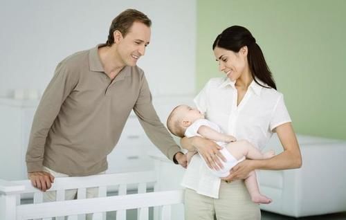 胳膊|婴儿哭闹不止,利用“5S法”,立马可以让关闭哭闹键